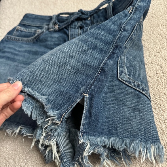 Hollister Ultra High-Rise Mom Short 3” - Picture 3 of 5